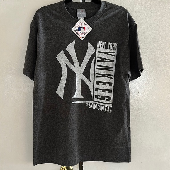 MLB Other - New York Yankees shirt NWT official merchandise size L